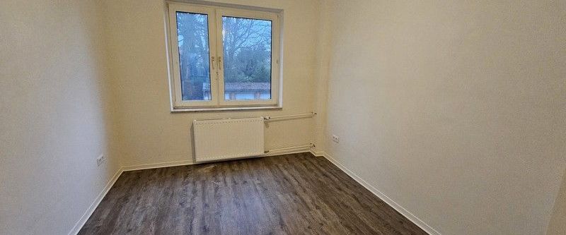 Willkommen in Ihrer zukünftigen 3-Zimmer-Wohnung, die derzeit einer umfassenden Sanierung unterzogen wird! - Photo 1
