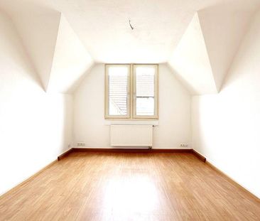 Ruhige Dachgeschoss - Wohnung, gemütlich wohnen zwischen Innenstadt... - Photo 1