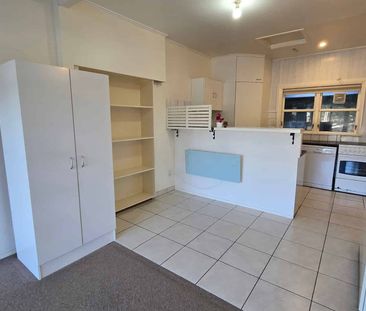 1/13a Romney Square, Tawa - Photo 2