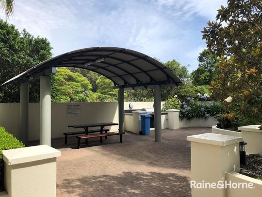 Stylish Three-Bedroom Apartment with Stunning Views - Photo 1