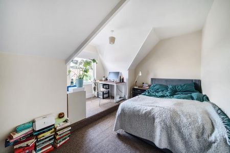 6 bedroom semi-detached house to rent - Photo 2