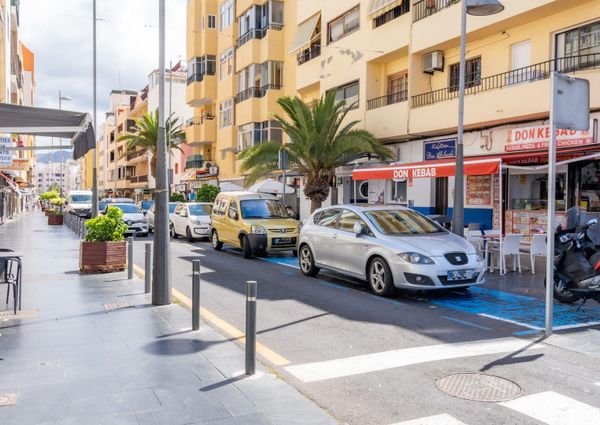 ALQUILER TEMPORAL EN LOS CRISTIANOS. DISPONIBLE ÚNICAMENTE LOS MESES DE MARZO A SEPTIEMBRE – 0067-03995