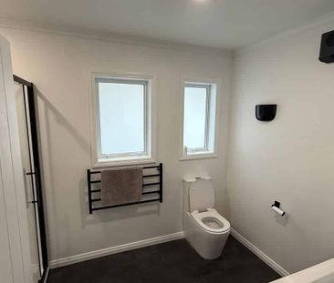 Charming 4BR Family Home in Otaihanga - Photo 5