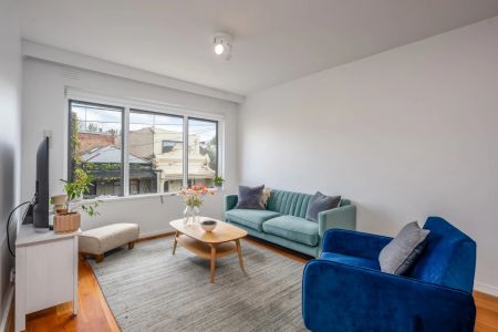 Stylish One-Bedroom Apartment in Prime Carlton North Location - Water Bill Included! - Photo 5