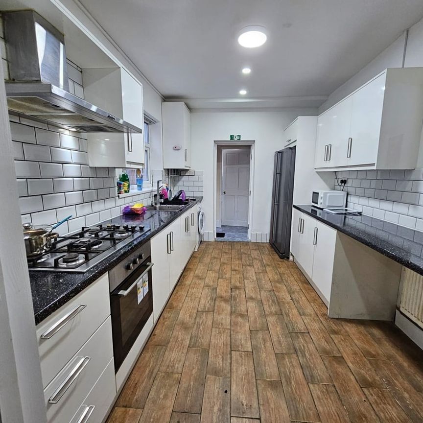 Room in a Shared House, Kathleen Road, B25 - Photo 1