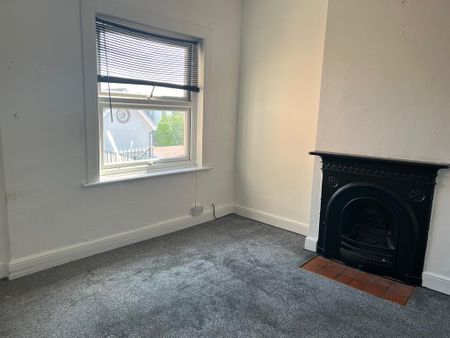 3 bedroom flat to rent - Photo 2