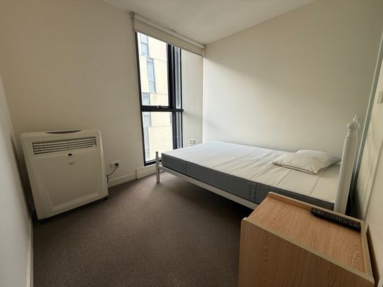 Fully Furnished Student Apartment Next to University of Melbourne (Students only) - Photo 1