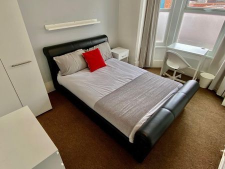 1 bedroom in a house share to rent - Photo 5
