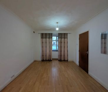 3 Bed Detached House, Normans Mead, NW10 - Photo 3