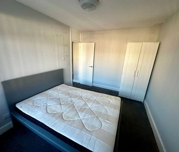 2 Bed Flat, The Martyrs Close, CV3 - Photo 3