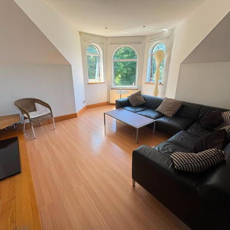 Apt 4, 6 Sans Souci Park, Belfast, BT9 5BZ - Photo 1