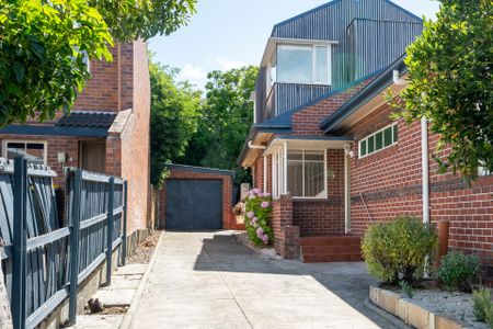 Spacious Family Home in heart of Battery Point - Photo 4