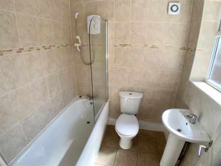 3 bedroom terraced house to rent - Photo 5