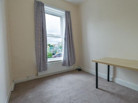 3 bedroom maisonette to rent - Photo 2