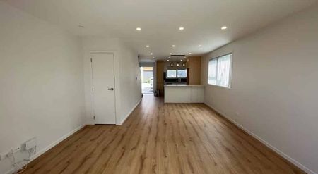 New Lynn, 3 Bedrooms - Photo 3