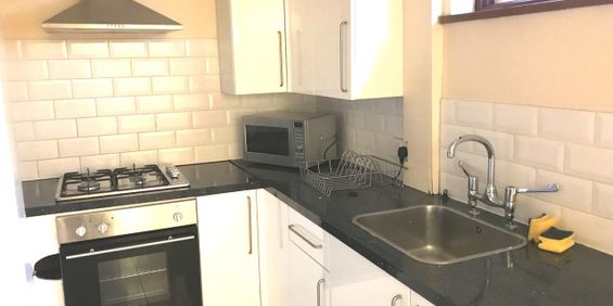 2 Bed Flat, Wandle Road, SM4 - Photo 3