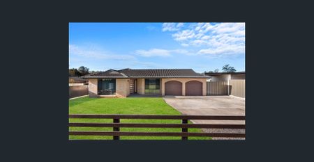 Spacious Living! - Photo 5