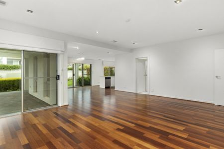 14 Nathan Street, Deakin ACT, Belconnen - Photo 2