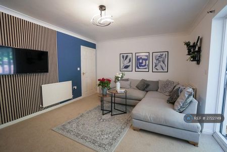 5 bedroom semi-detached house to rent - Photo 2