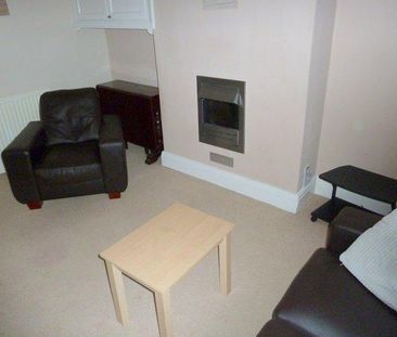 5 bedroom semi-detached house to rent - Photo 1