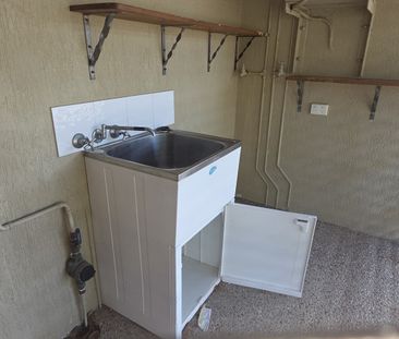 Comfortable 2-Bedroom Unit in Prime West End Location! - Photo 5