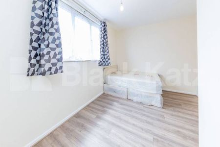 Spacious 3 Bedroom Home with Modern Interiors on Corporation Road N7 - Photo 5