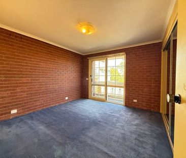 Low maintenance, Close to Eastern Freeway - Photo 2