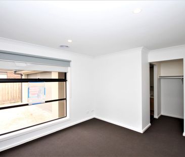 2/10 Hinchcliff Crescent, Newcomb, Vic 3219 - Photo 4