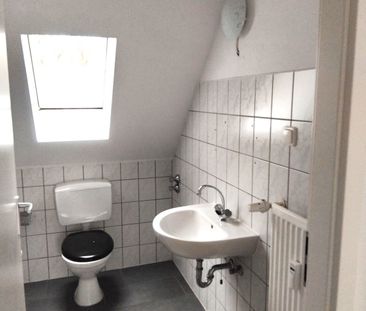 Renovierte 2 Zimmer Wohnung im DG in Gelsenkirchen zu vermieten!!! - Photo 1