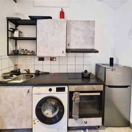 Studio to rent - Photo 3