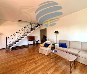 Acolhedor apartamento duplex com amplo terraço, em bairro tranquilo. - Photo 1