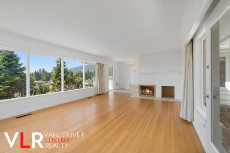 House in North Vancouver, BC - Photo 5