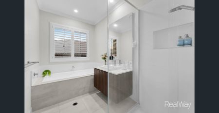 When Style and Luxury matter - 4 Bedroom Home, Spring Mountain - With RealWay Edge! - Photo 2