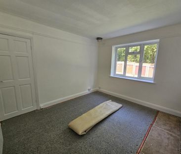 2 bedroom ground floor flat to rent - Photo 2