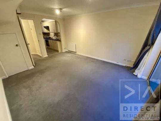 3 bedroom property to rent in Epsom - Photo 1