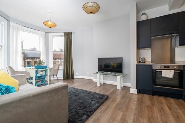 2 Bed Flat, Duckett Road, N4 - Photo 1