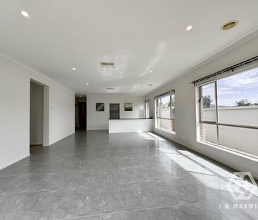 A Grand Family Retreat: Luxury, Space, and Ample Storage Combined! - Photo 1