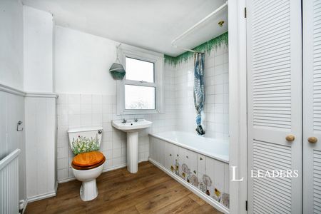 3 bedroom house to rent Ladysmith Road, Brighton, East Sussex, BN2 - Photo 3