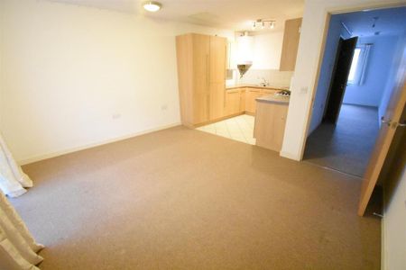 2 bedroom flat to rent - Photo 4