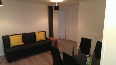 4 Bed - Barnsdale Road, Reading - Photo 2