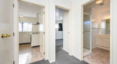 Charming 2BR - Photo 5