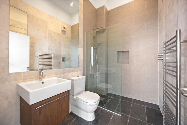 Villiers Road, Willesden, London - Photo 1