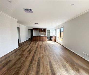 BRAND NEW! Modern Luxury Residence amongst sustainable surrounds - Photo 2