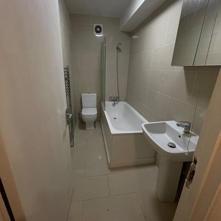 2 Bed Flat, Lewisham Way, SE14 - Photo 4