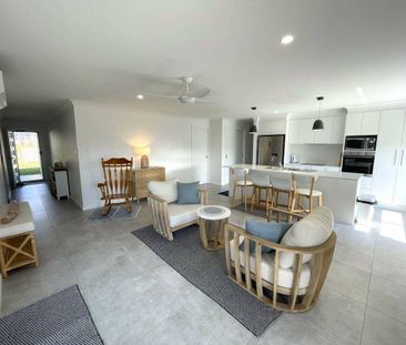 CHARMING THREE BEDROOM HOME - Photo 2