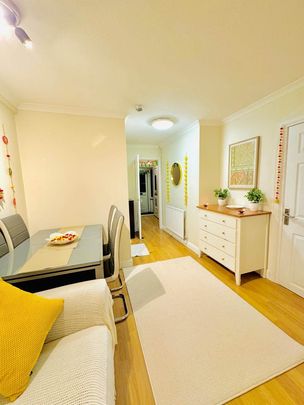 1 bedroom in a house share to rent - Photo 1