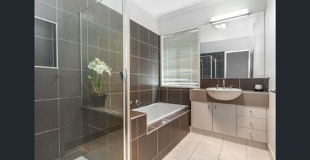 FULLY FURNISHED - CONTACT AGENT FOR AVAILABILITY - Photo 3