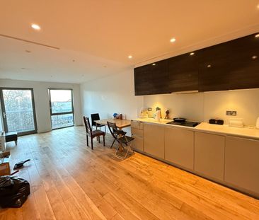 2 Bed Flat, Rathbone Market, E16 - Photo 4