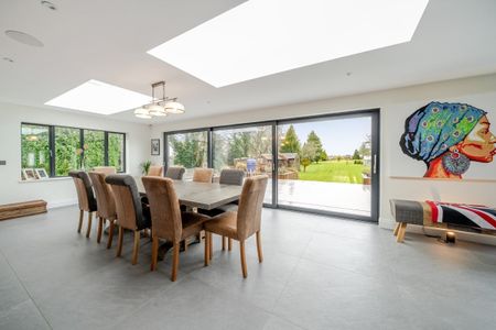 5 bedroom detached house to rent - Photo 3