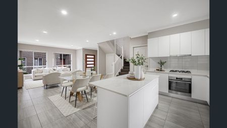 A Stunning Family Home in the Heart of Schofields !! - Photo 5